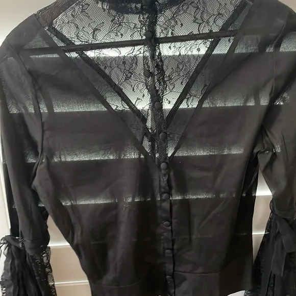 alice+olivia black long sleeve Renaissance lace sleeve blouse - Picture 7 of 7